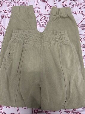 GAP Khaki Elastic-Waist Jogger Pants